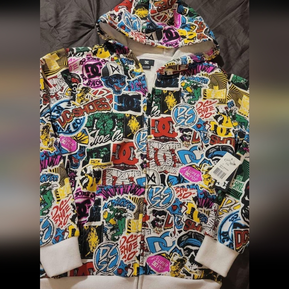 Boys NWT DC hoodie size small 8/10